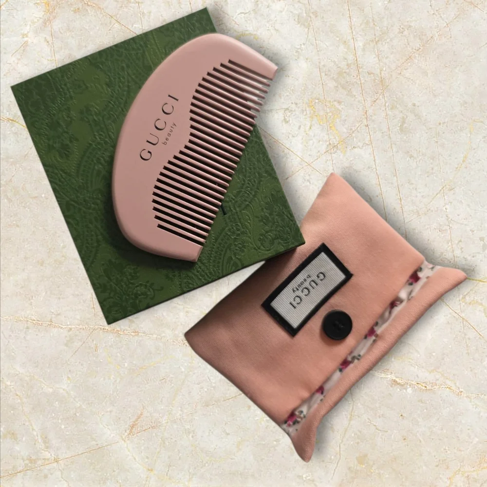 Gucci Beauty GWP Comb w/ Pouch - Picture 3 of 3